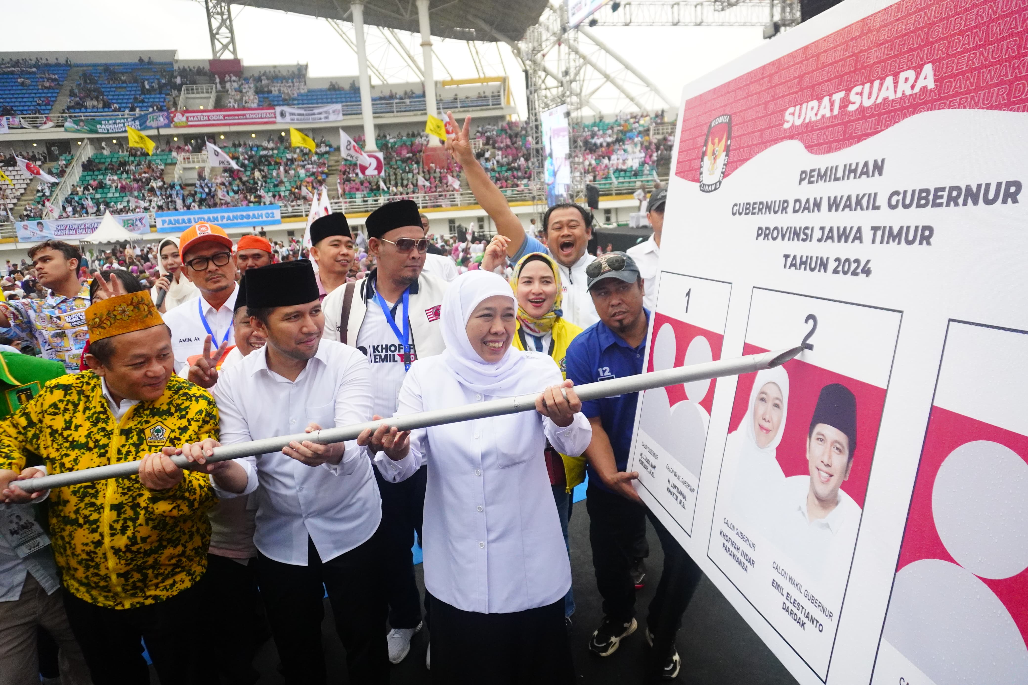 Kampanye Akbar Khofifah-Emil di Jember, Janji Kawal Jatim Maju sebagai Gerbang Nusantara Baru