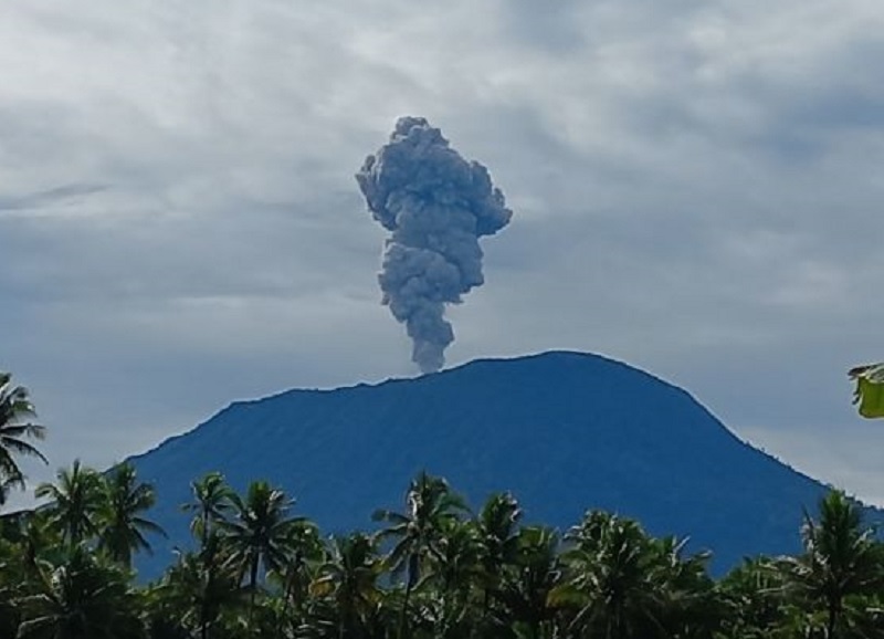 PVMBG Konfirmasi Gunung Ibu di Halmahera Utara, Maluku Utara Alami Erupsi Setinggi 600 meter