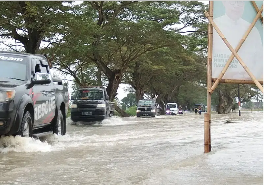 Sungai Meluap, 289 Rumah Warga Cirebon Terendam Banjir