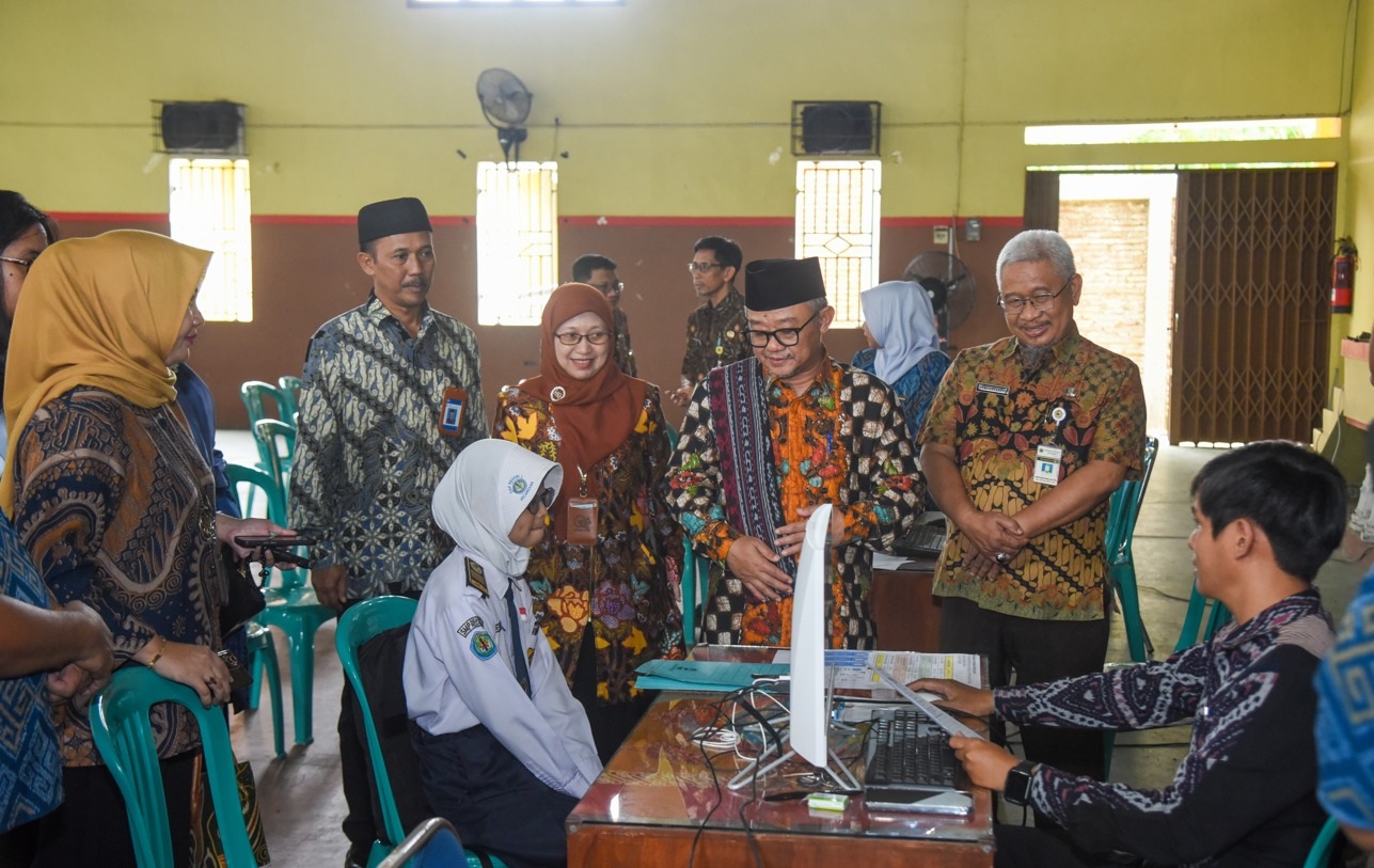 SPMB 2025 DIMULAI! Mendikdasmen Sidak Langsung Sekolah Cegah Praktik Curang
