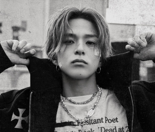 TREASURE Rilis Foto Teaser NEW WAV, Asahi dan Jeongwoo Usung Konsep Grunge