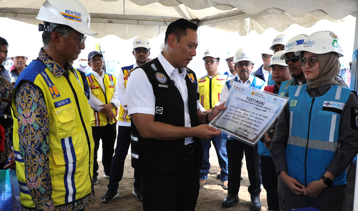 Sambangi Proyek Tol Semarang-Demak, Menko AHY: Penggunaan 7.5 Juta Bambu Terobosan Baru dalam Konstruksi