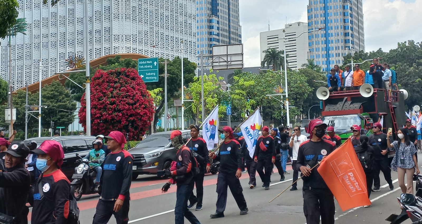 Keukeuh! KSPI dan Partai Buruh Tolak UMP DKI 2026, Bandingkan Pabrik Panci di Karawang