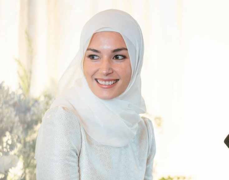 Foto-Foto Tunangan Pangeran Brunei Abdul Mateen saat Pengajian, Anisha Rosnah Cantik Pakai Hijab