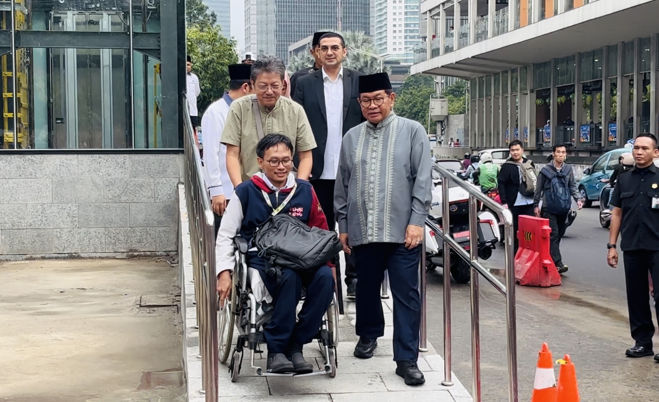 JPO Sarinah Wajah Baru! Pramono Hadirkan Fasilitas Aman dan Inklusif bagi Disabilitas