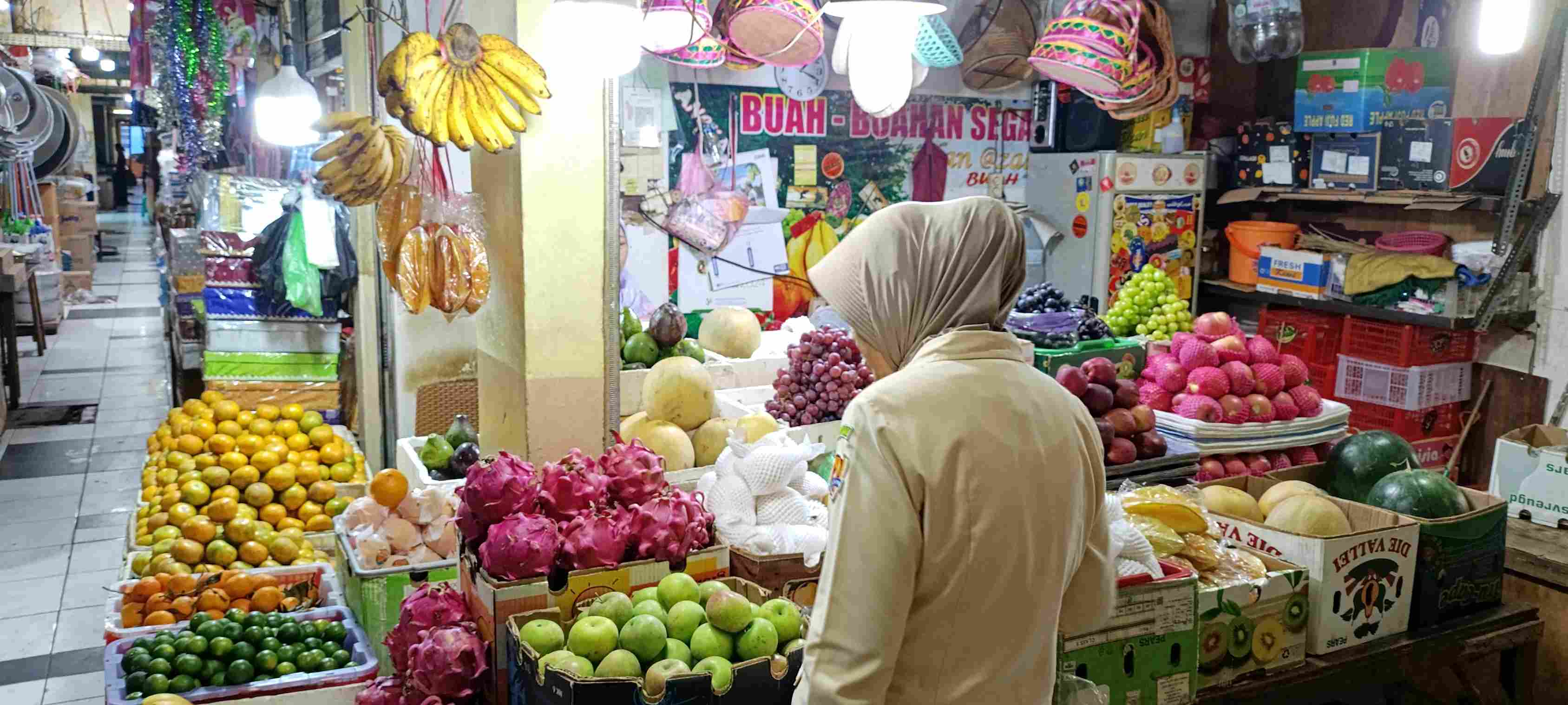 Jelang Nataru, Harga Parsel Buah di Pasar Kramat Jati Tidak Mengalami Kenaikan