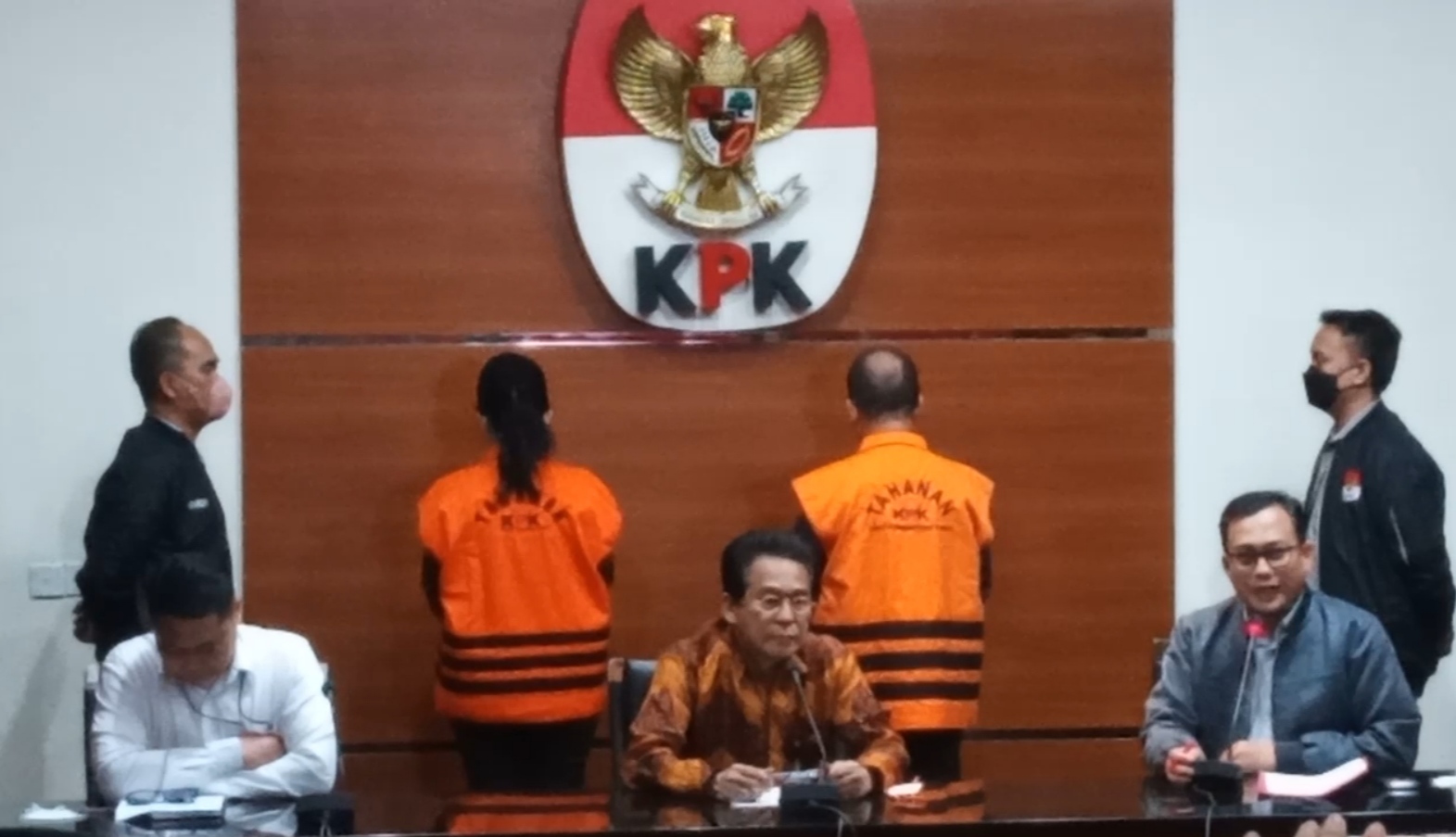 KPK Tahan Bupati Kapuas dan Istri Selama 20 Hari