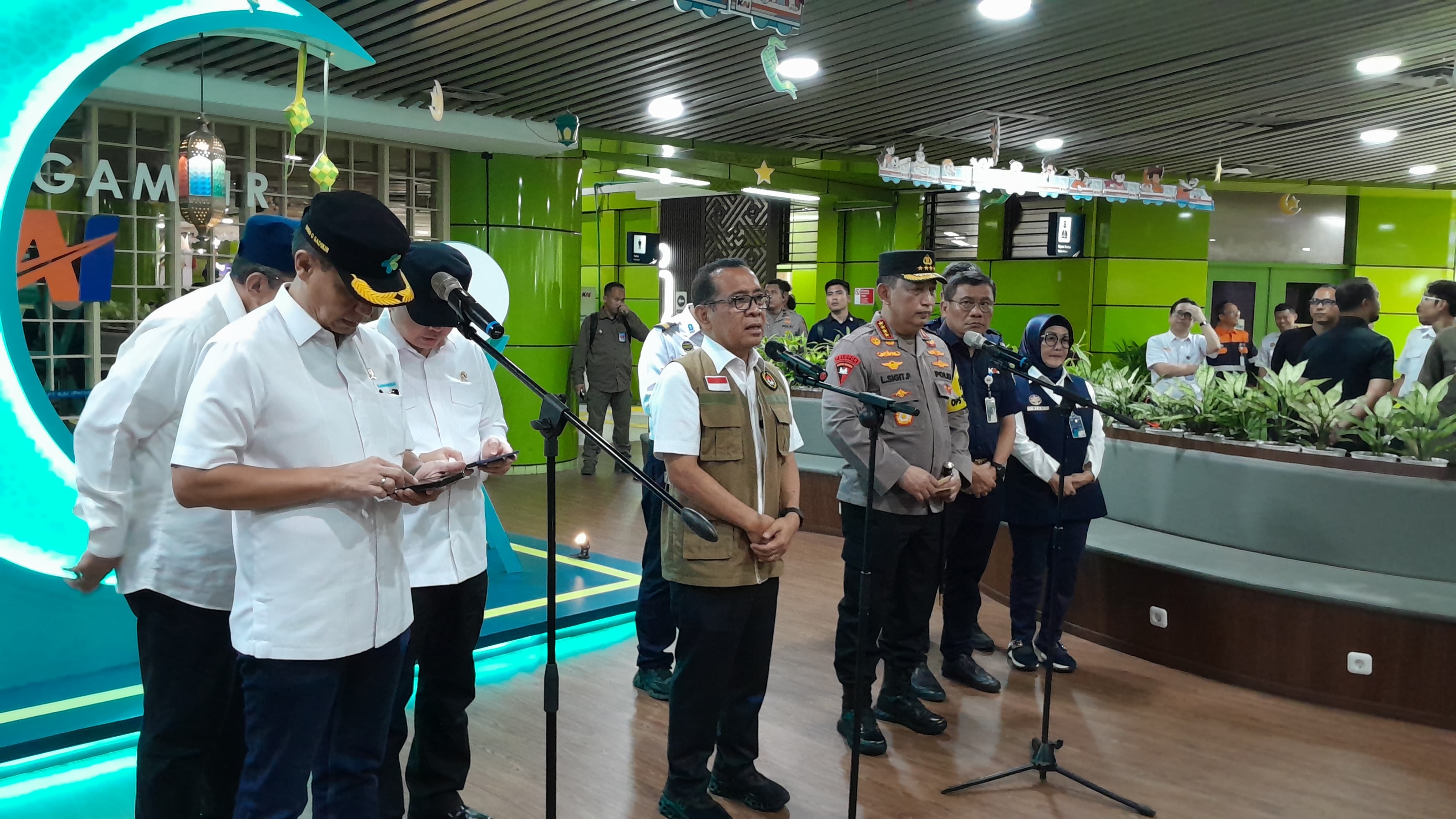 Kapolri Tinjau Stasiun Gambir, Pastikan Keamanan Para Pemudik