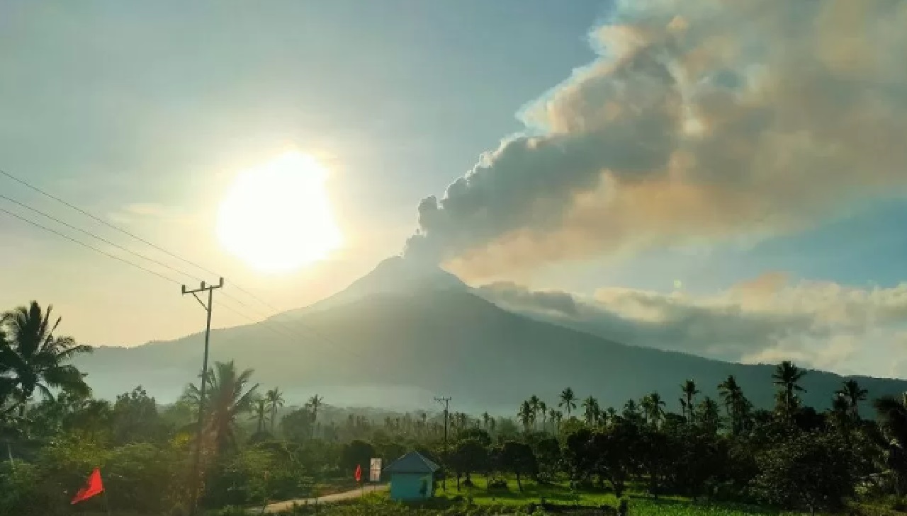 Gunung Lewotobi Laki-Laki di Flores Timur Naik Level ke Status Awas, PVMBG Buat Pernyataan