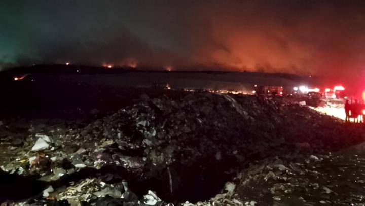 Kebakaran Landa TPA Jatiwaringin Tangerang, Api Tak Kunjung Padam Hampir 12 Jam