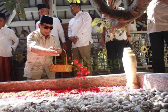 Prabowo Bawa Pesan dari Tebuireng usai 2 Jam Ngobrol dengan Ndalem Kasepuhan