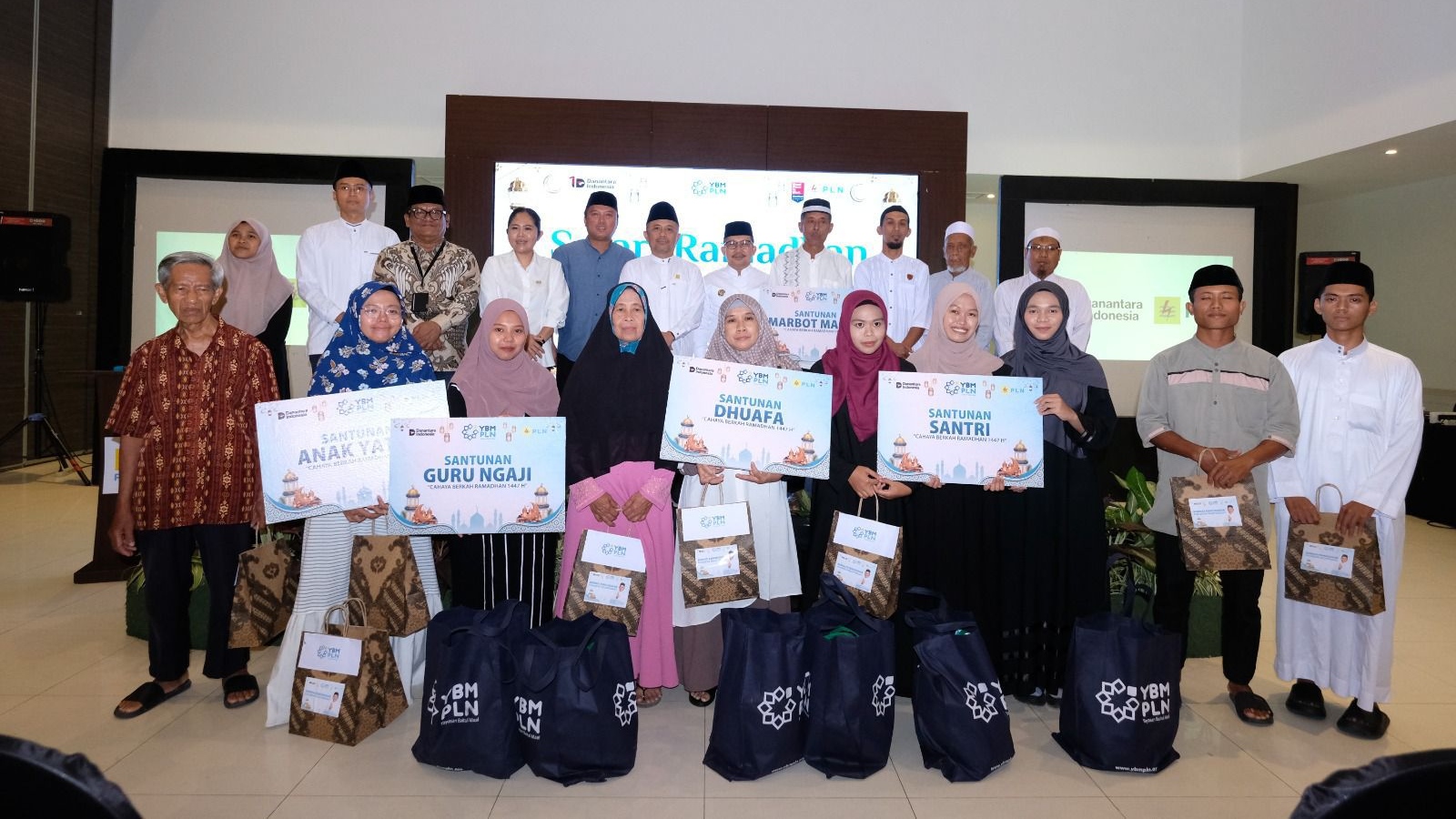 Sambut Idulfitri, PLN Group Berbagi Santunan untuk Anak Yatim hingga Santri di Banggai