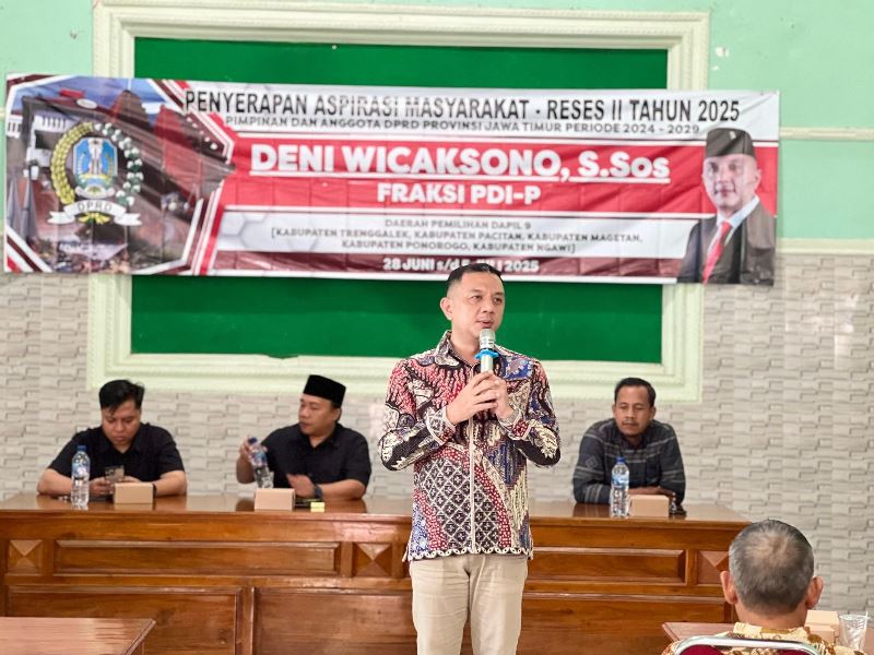 Harga Seragam SMA/SMK Dikeluhkan Warga Trenggalek, DPRD Jatim Soroti Pengawasan Dispendik