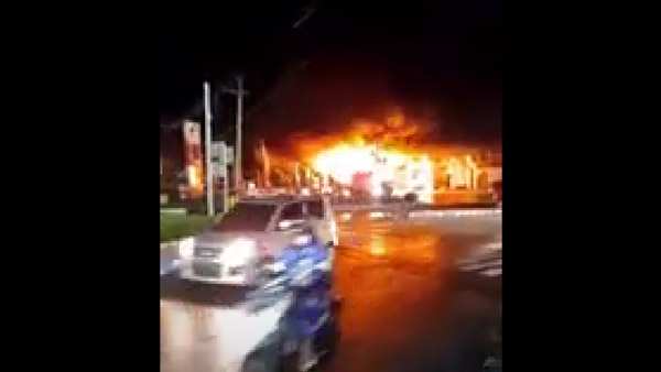 Kebakaran Hebat SPBU KM 8 Bengkulu, Sebuah Minibus Ikut Dilalap Api