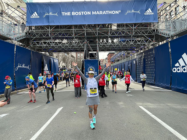 Kisah Elly Minarti Menaklukkan Boston Marathon, 14 Km Terakhir Telapak Kaki Bersimbah Darah