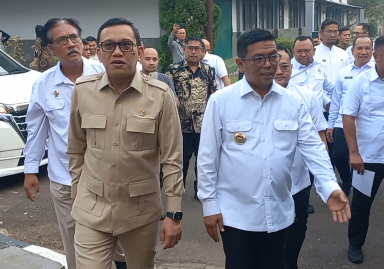 Menteri Karding Kunjungi Kantor Baru Andra Soni di Tangsel, Bahas Sesuatu yang Serius!