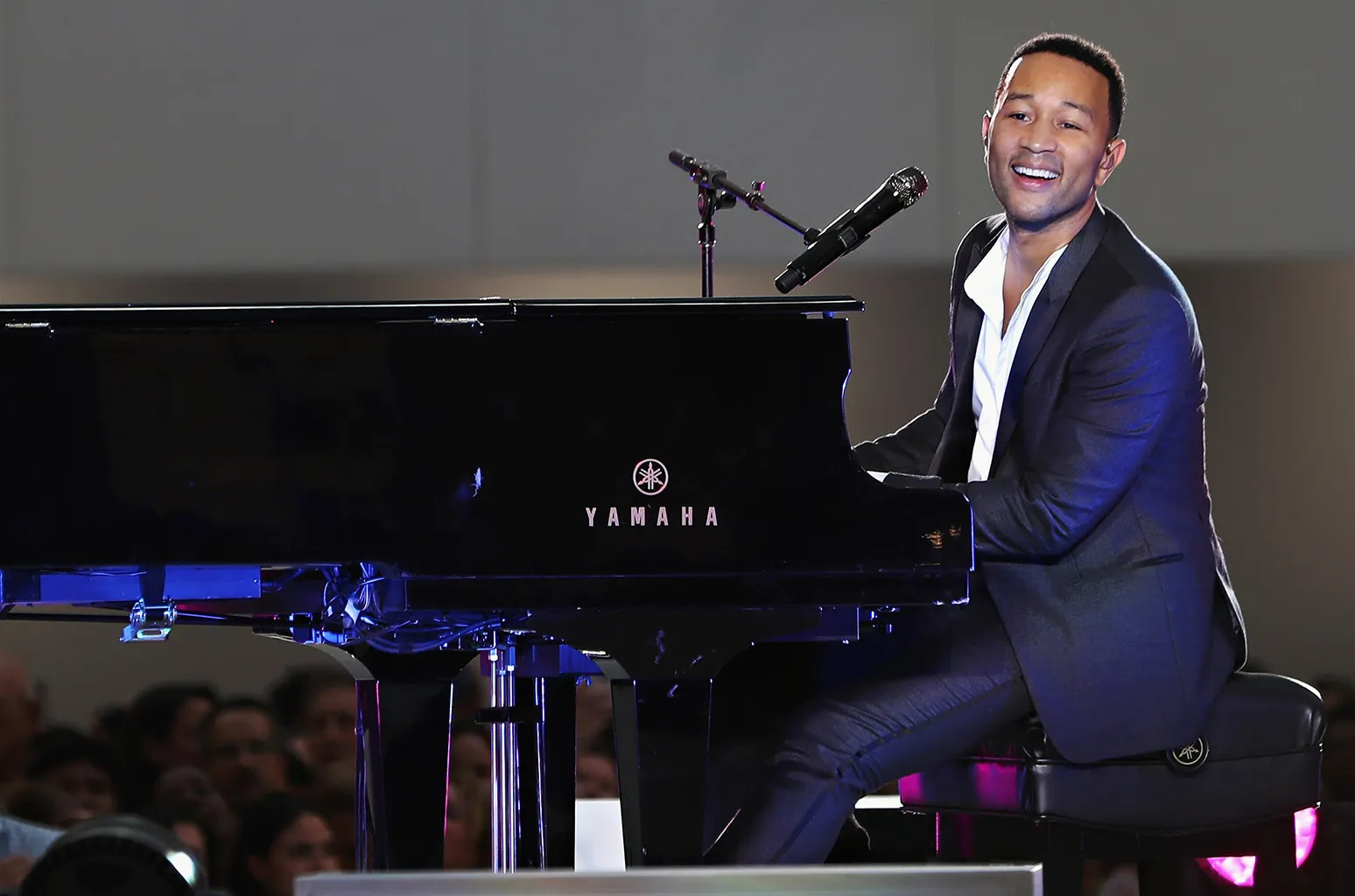 Siap-Siap War! Tiket Konser John Legend Dijual Minggu, Berikut Harga dan Seat Plan