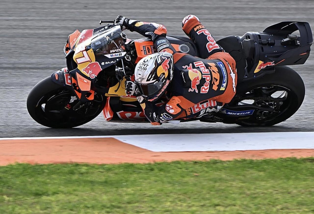 MotoGP Valencia 2025: Acosta Tercepat, Duo Ducati Pabrikan Gagal ke Q2