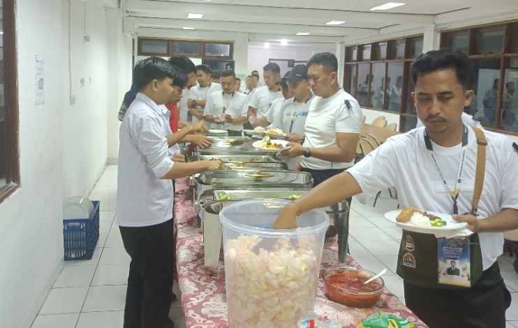Sarapan Ala Barak, Petugas Haji 2026 Dilatih Disiplin dan Kompak di Pondok Gede
