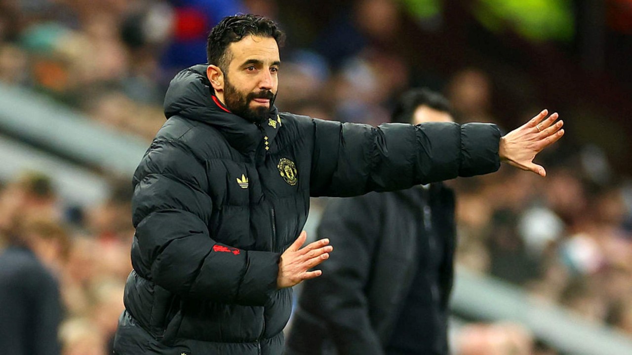 Ruben Amorim Pertahankan MU di Formasi 3-4-2-1, Ini Alasannya