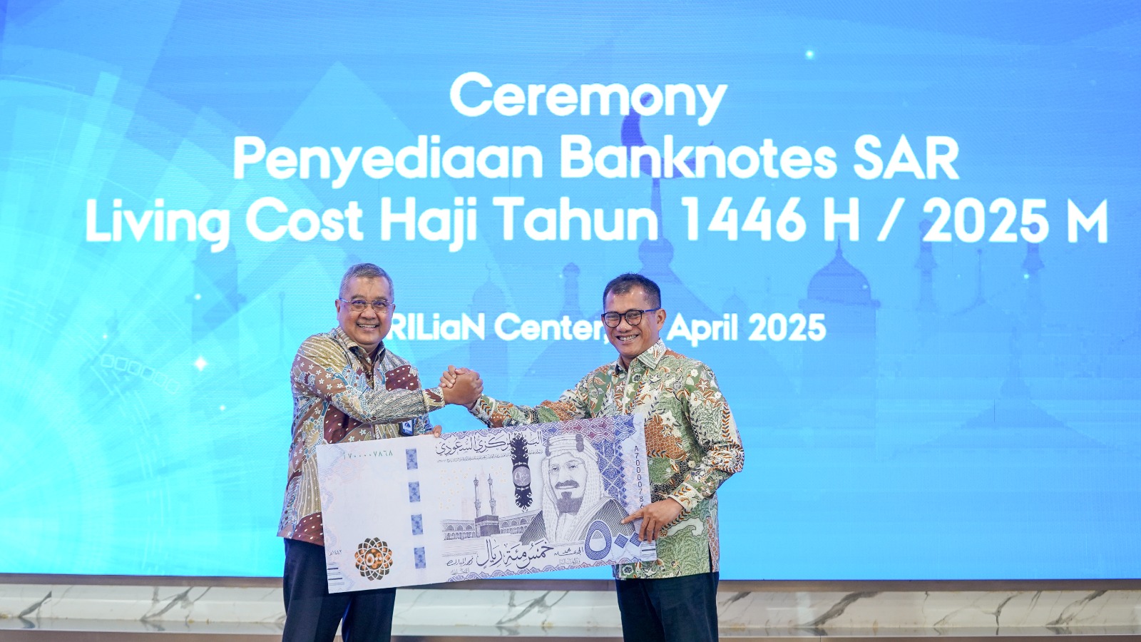 BPKH Serahkan Banknotes Living Cost Bagi Jemaah Haji 1446 H/2025 M