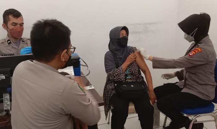 Vaksinasi Dosis Pertama dan Kedua di Jawa Barat Hampir Capai 100 Persen