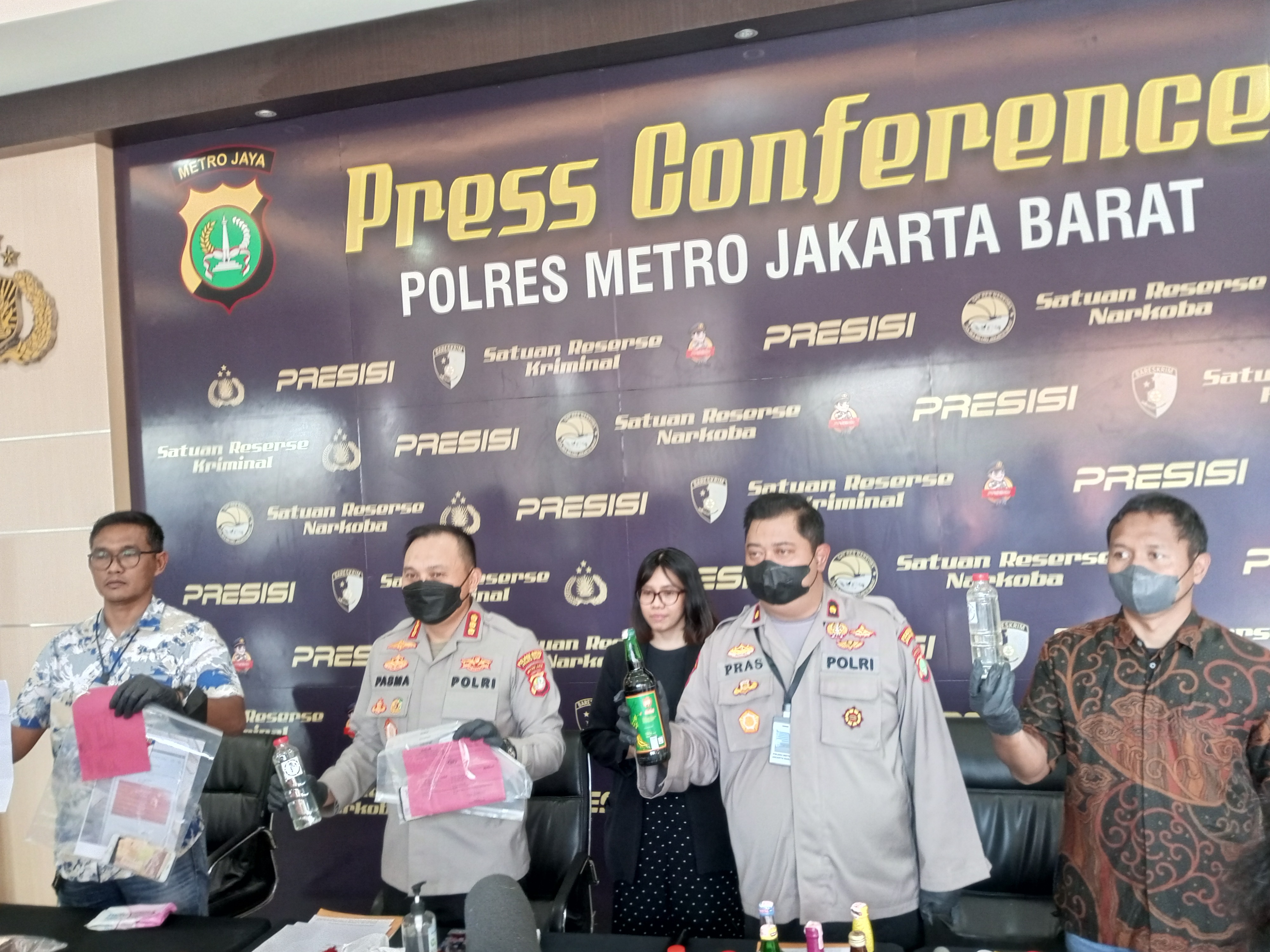Polres Metro Jakarta Barat Berhasil Sikat 14 Penjudi dan 1 Orang Positif Sabu