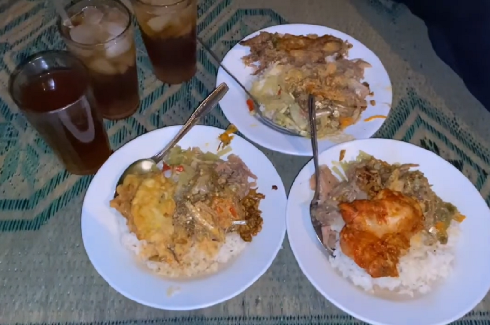 Lezatnya 'Nasi Teri Pojok Gejayan', Makanan Populer Khas Yogyakarta!