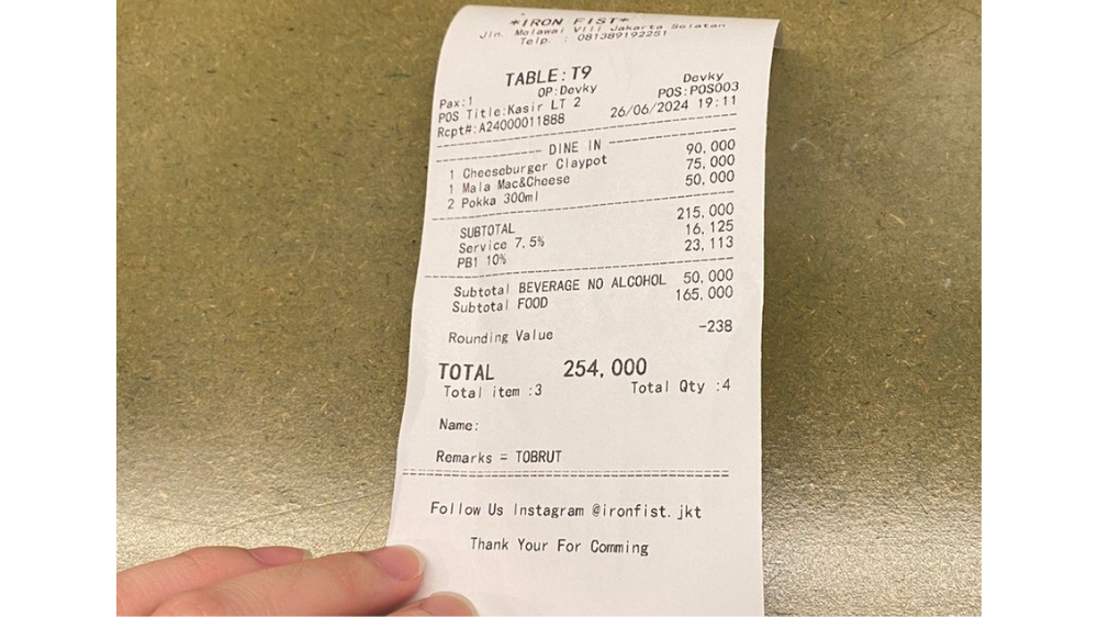 VIRAL! Pelayan di Restoran Blok M Sebut Pelanggan 'Tobrut' Kini Terancam Dipecat