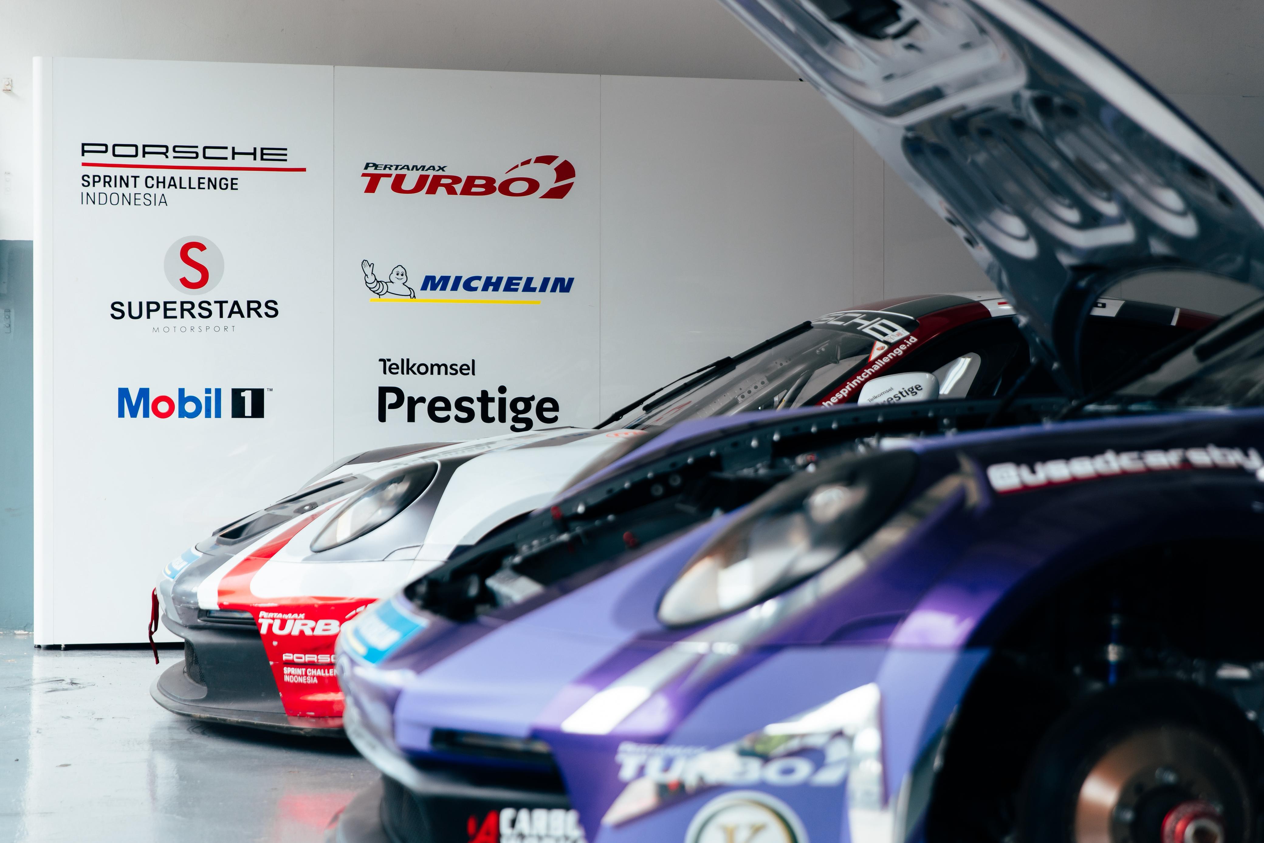Kolaborasi Mobil Lubricants Indonesia x Superstars Motorsport, Hadir di Porsche Sprint Challenge Indonesia 2025