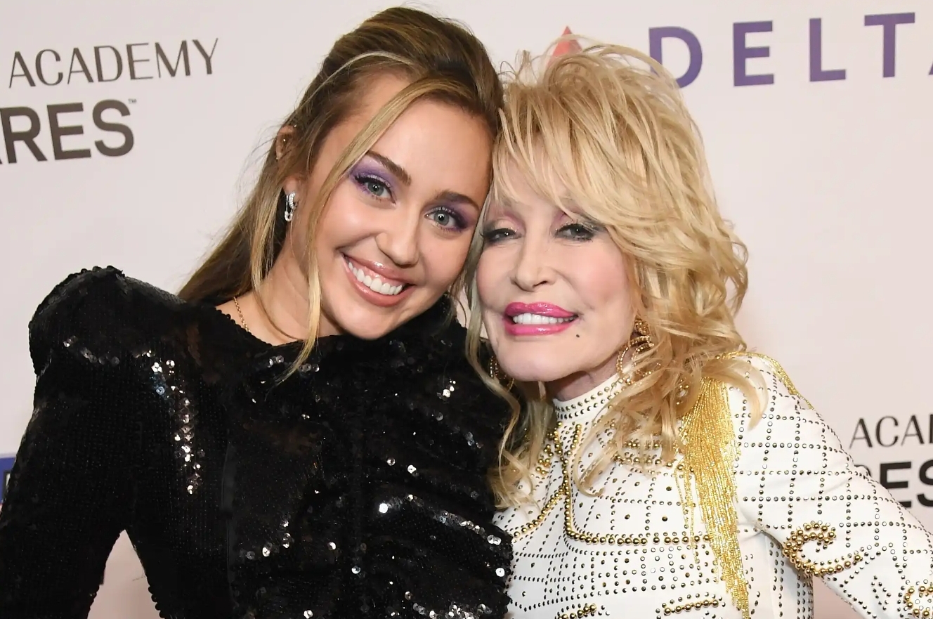 Miley Cyrus Kenang Dolly Parton dan Percakapan Terakhir Mereka