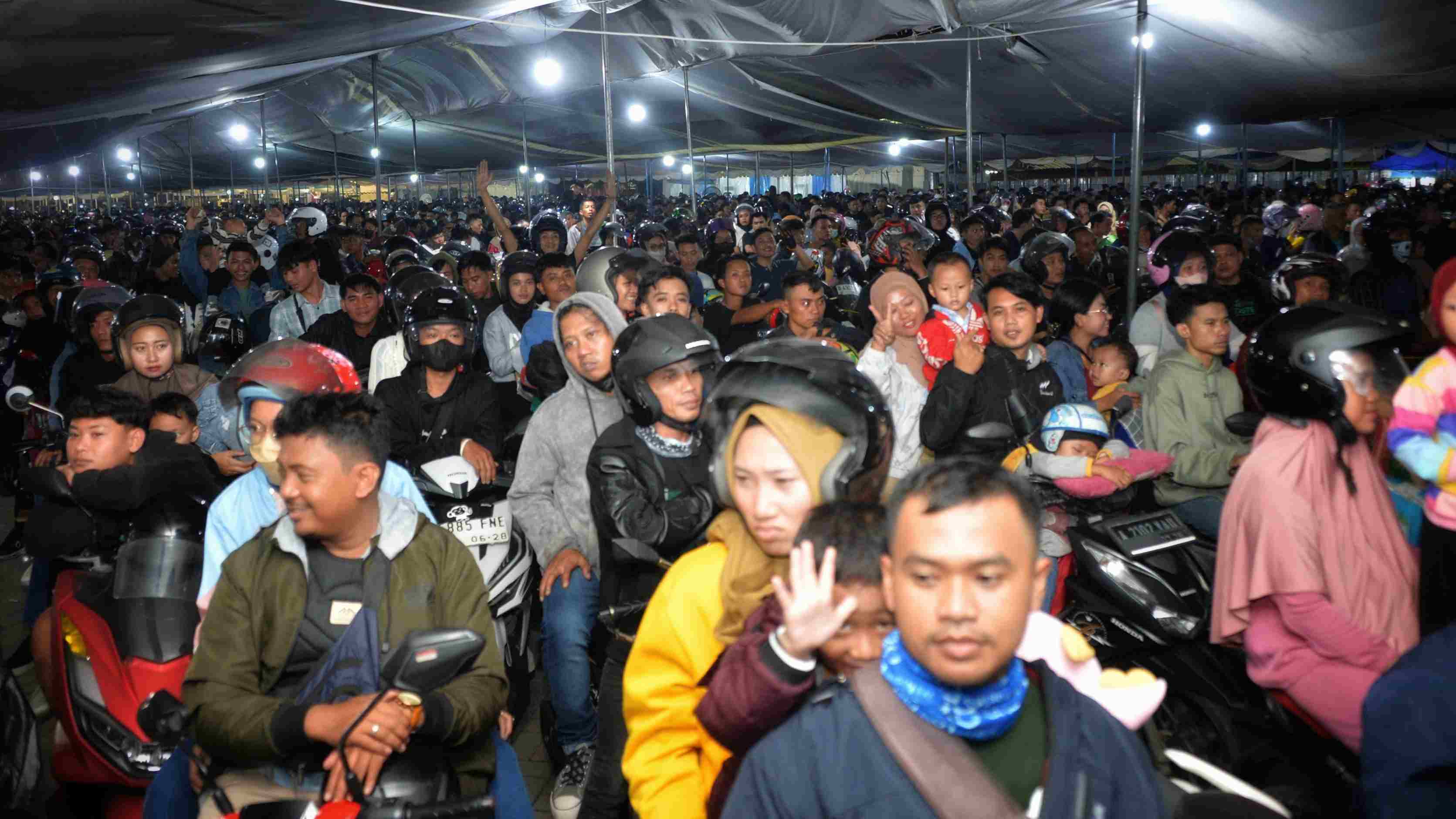 Kemenhub Catat 21 Ribu Pemudik Motor Menyeberang ke Pulau Sumatera dari Ciwandan