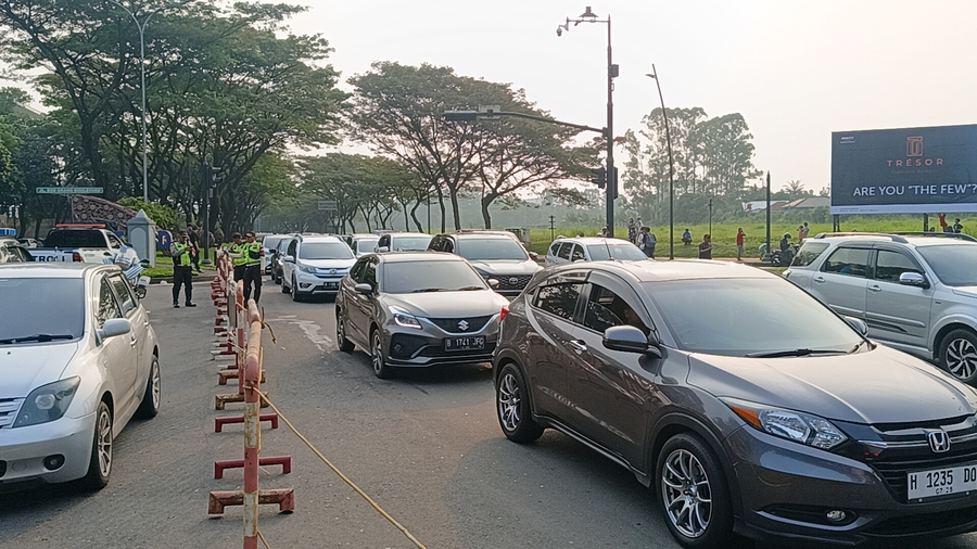 Kondisi Arus Lalu Lintas Sekitar Jatuhnya Pesawat di Tangsel