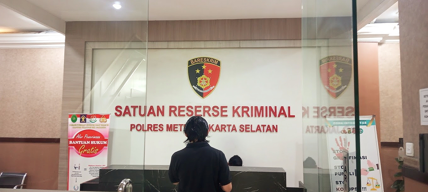 WNA Asal Ghana Mengamuk di Kalibata City, Polres Jaksel Amankan Tersangka dengan Tangan Terborgol