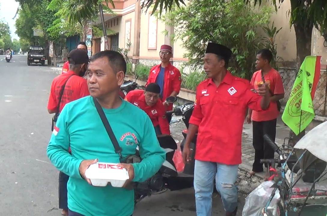 Jumat Berkah, Laskar Ngawi dan Anis Rupata Nera Foundation Kembali Turun ke Jalan