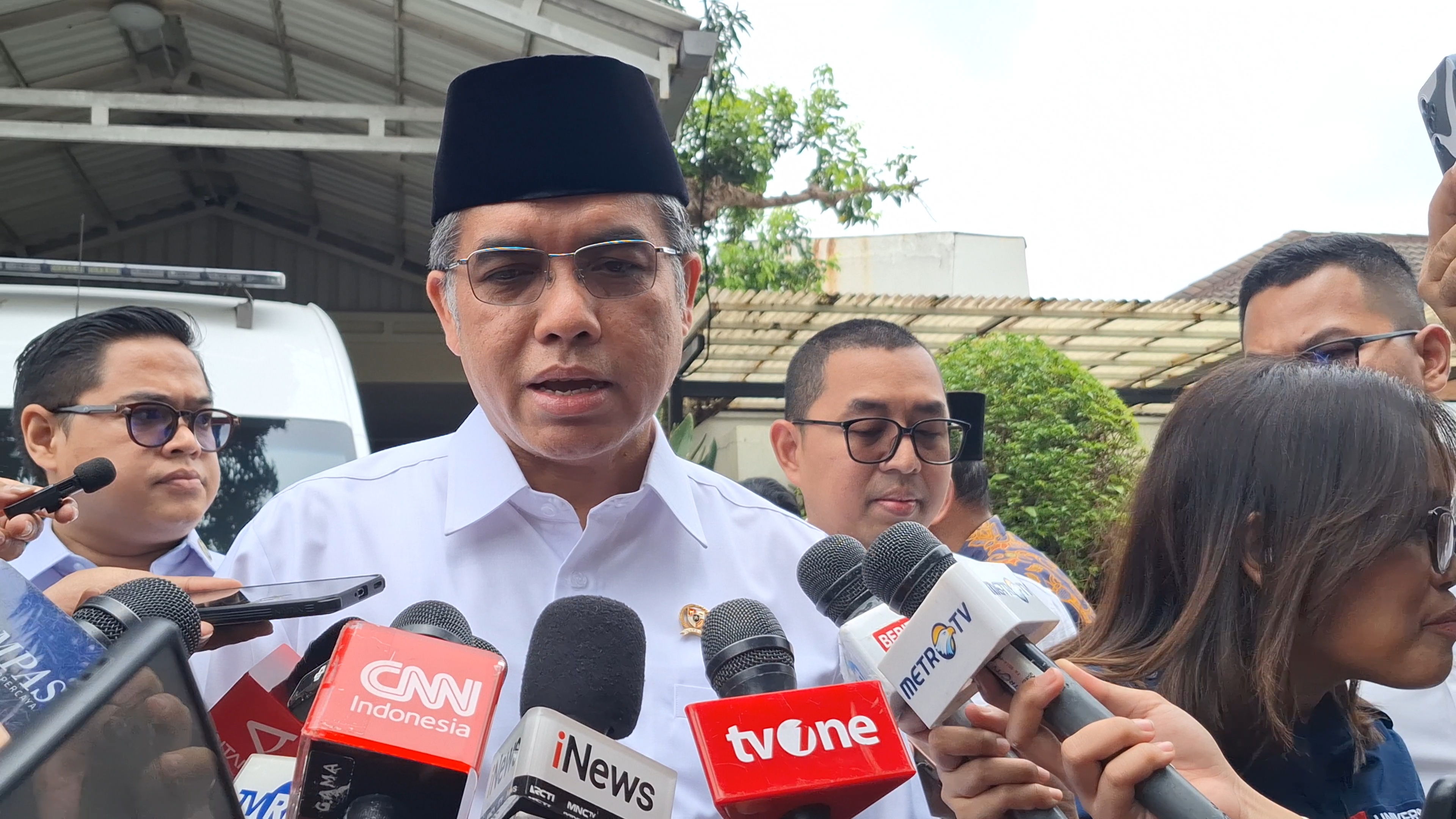 Menaker Berduka, Sebut Try Sutrisno Sosok Teladan Bangsa