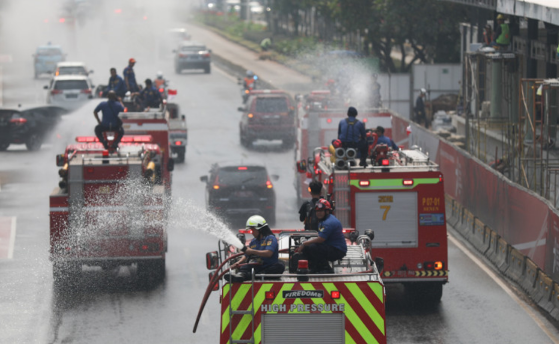 Kurangi Polusi Udara, Pemkot Jakarta Barat Akan Lakukan Penyemprotan Jalan