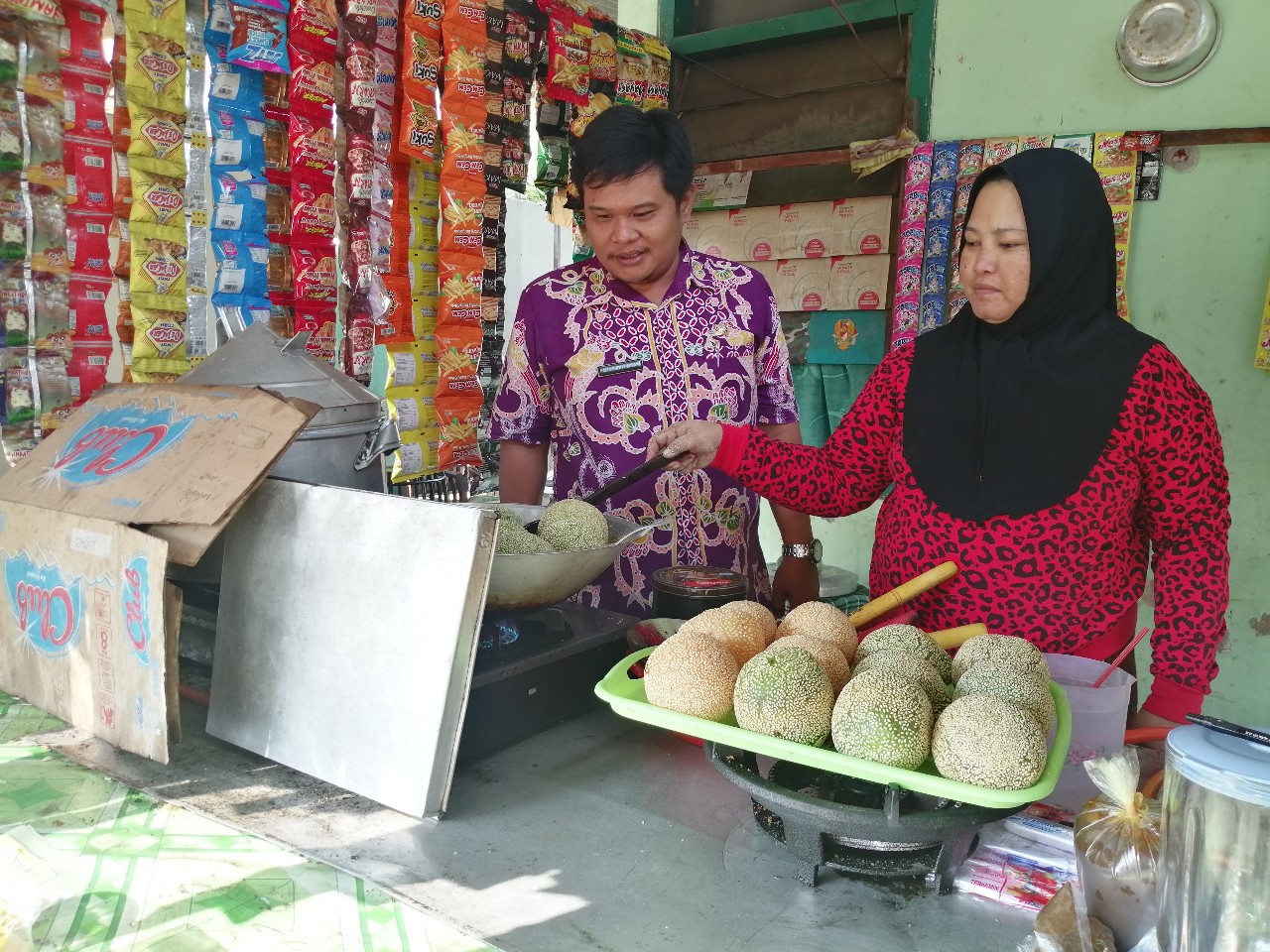 Kuliner Unik di Kampung Tematik Onde-Onde 