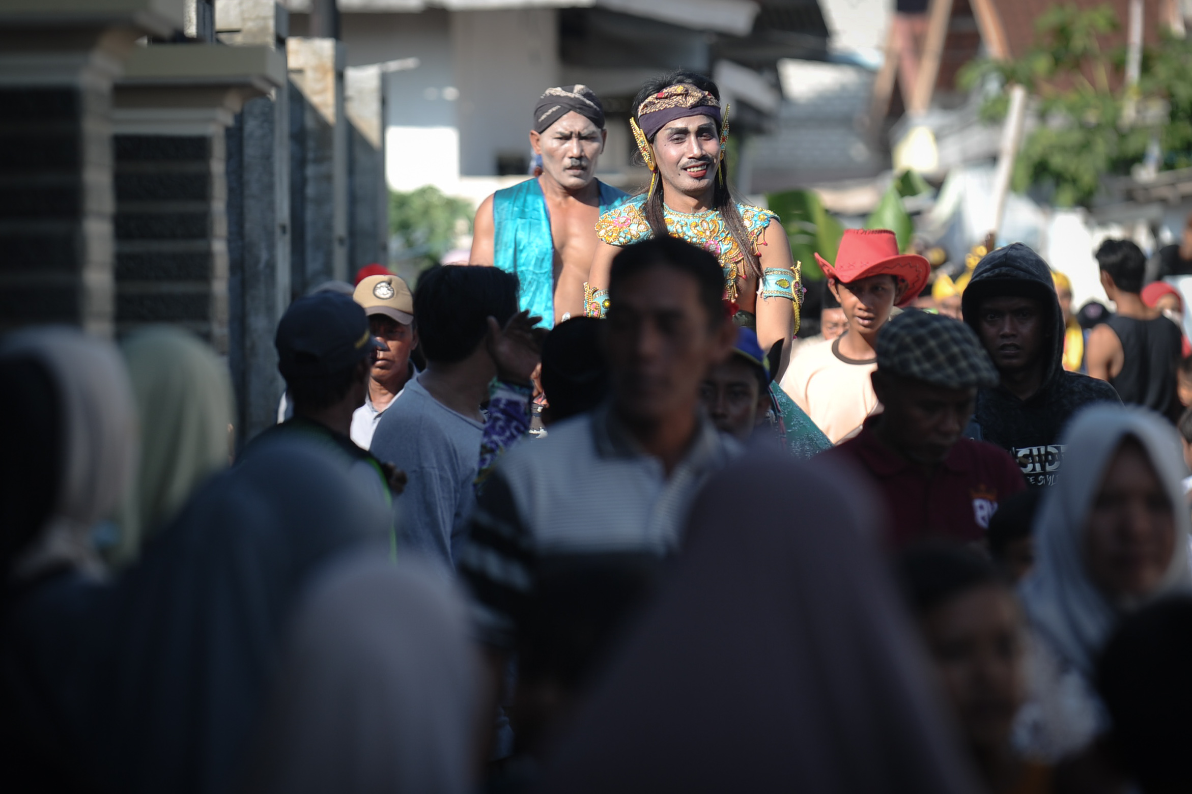 Petik Laut Desa Padelegan, Madura (1): Arak-arakan Tokoh Legenda Disambut Antusias Warga