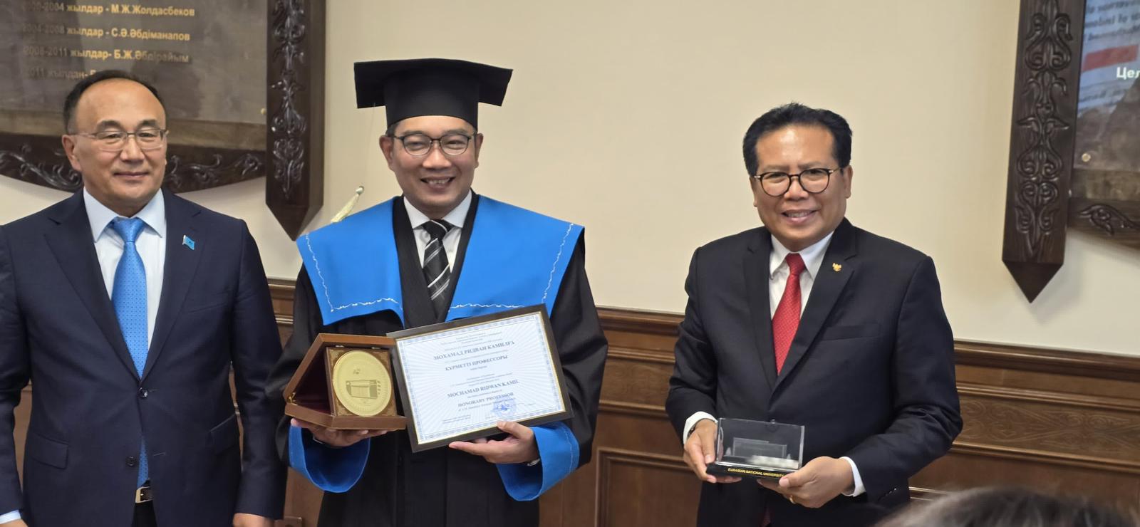 Ridwan Kamil Terima Gelar Profesor Kehormatan dari L.N. Gumilyov Eurasian University Kazakhstan