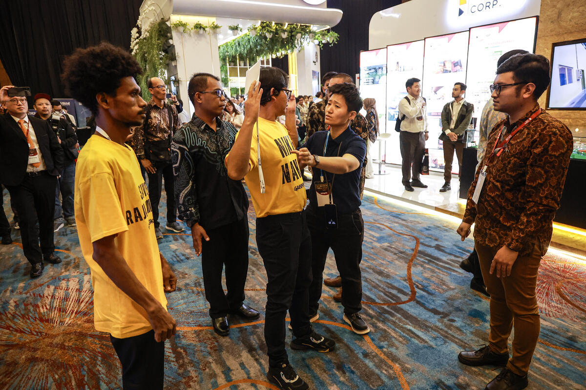 #SaveRajaAmpat! Greenpeace Selamatkan Surga dari Eksploitasi Nikel Atas Nama Transisi Energi Mobil Listrik