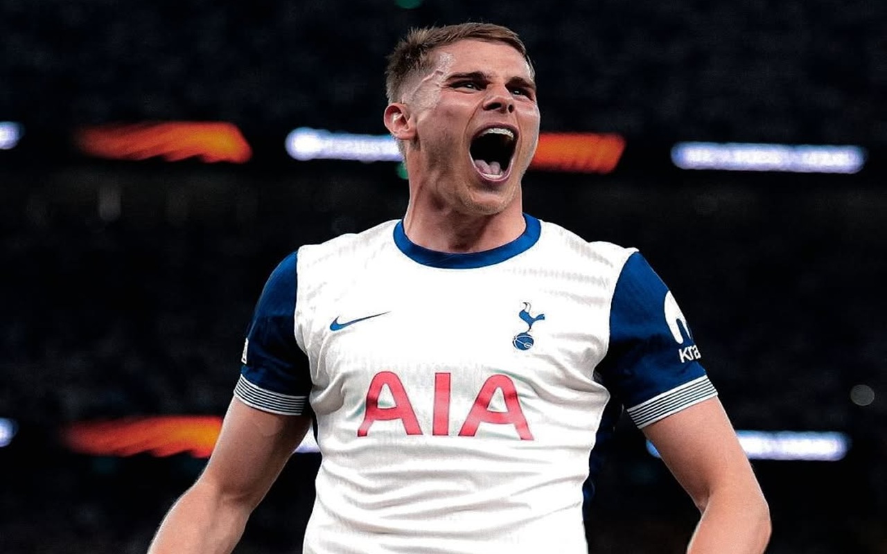 Micky van de Ven Disebut Cocok untuk Liverpool, Solusi Lini Belakang Arne Slot?