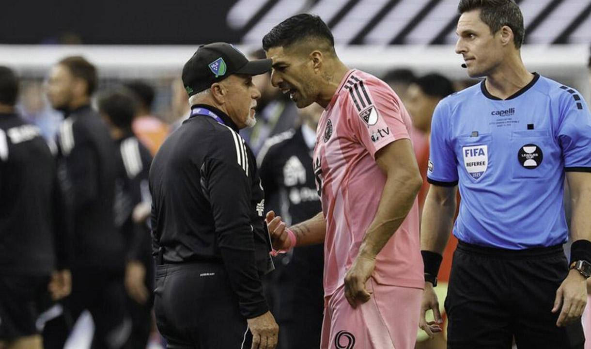 Aksi Luis Suarez Meludahi Staf Sounders Diganjar Skors 6 Kali Pertandingan, 2 Pemain Lainnya Ikut Dapat Hukuman