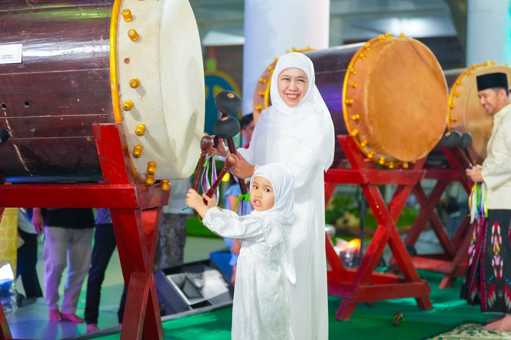 Gubernur Khofifah Bersama Ribuan Warga Semarakkan Takbir dan Parade Bedug di Masjid Al-Akbar