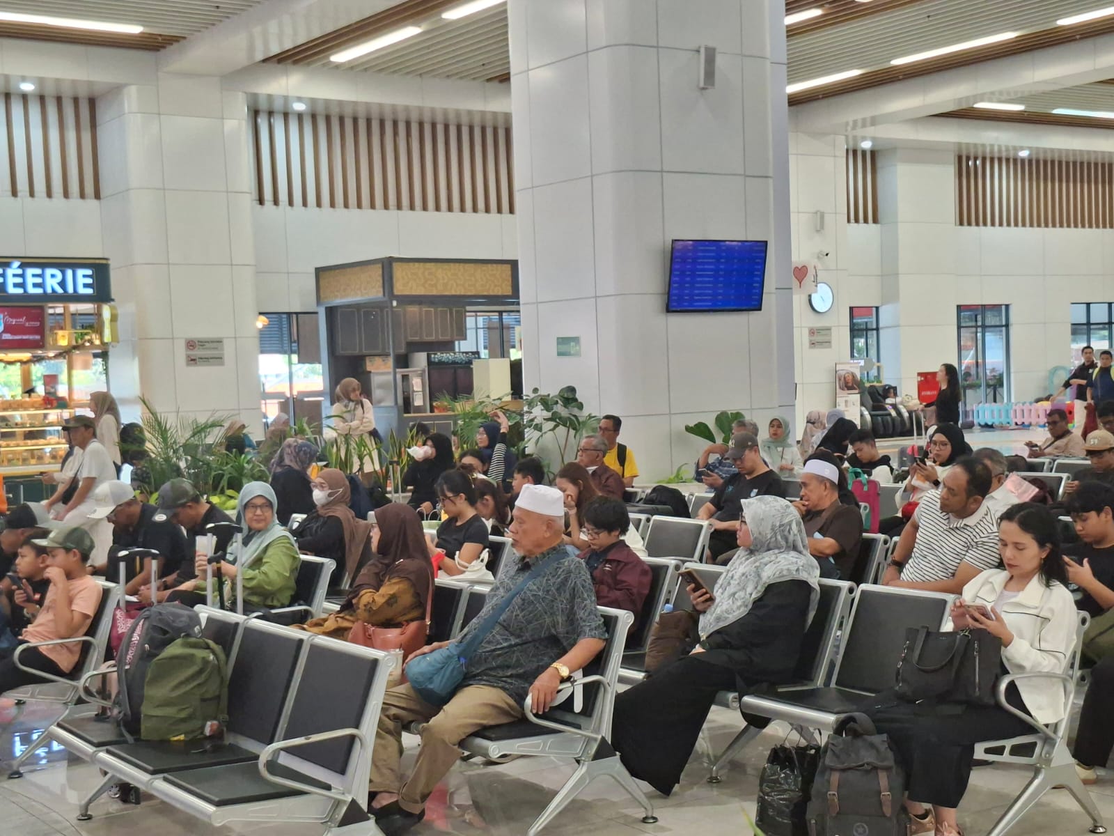 Arus Balik Lebaran, Penumpang Whoosh Diprediksi Tembus 25.000 Orang per Hari