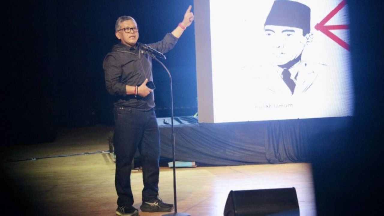 Beri Pesan Hari Pahlawan, Hasto Kristiyanyo Ajak Anak Muda Teladani Nilai-Nilai Bung Karno 