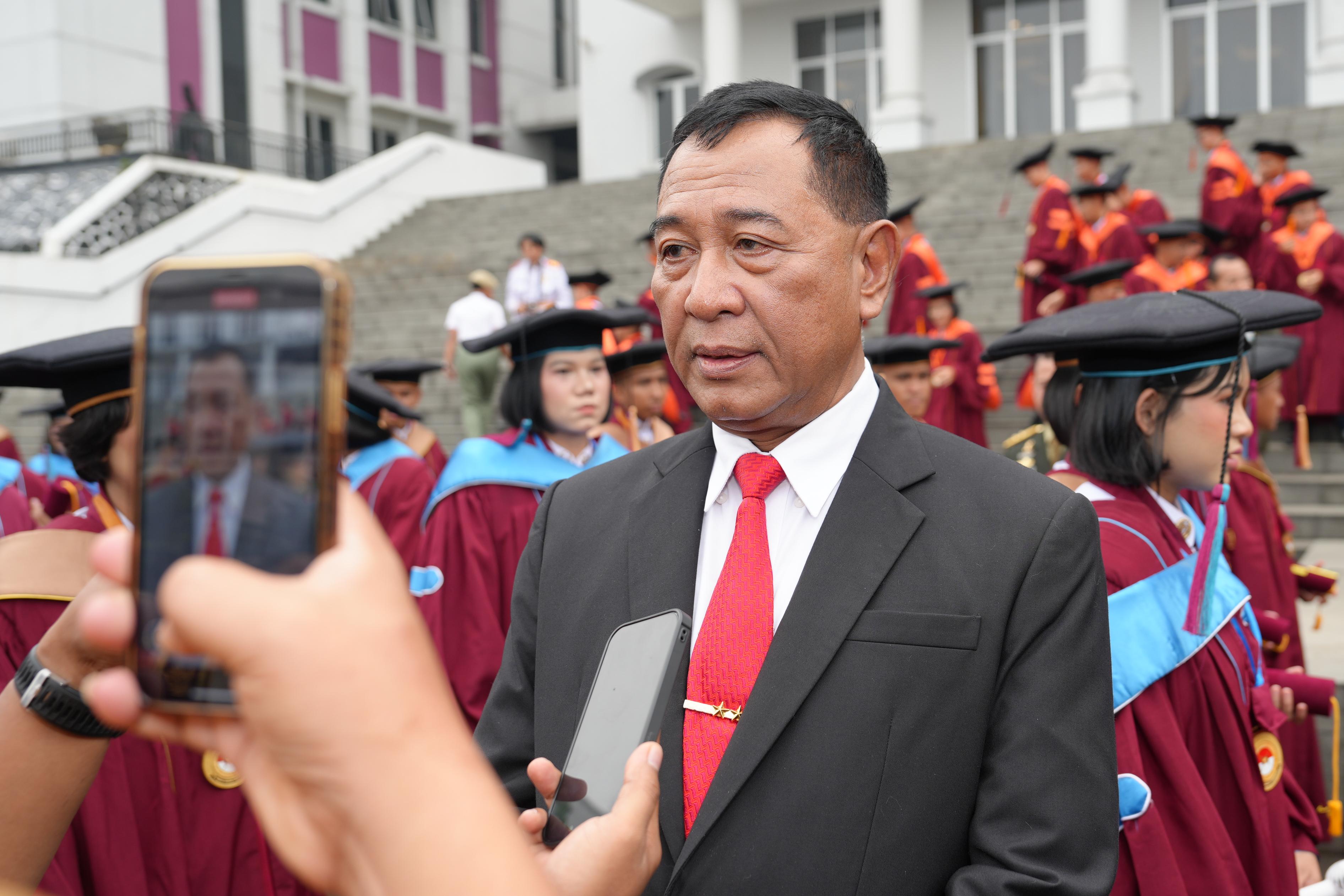 Anggota DPR RI, Hassanudin Wahid Raih Lulusan S3 dengan Nilai Terbaik di Unhan