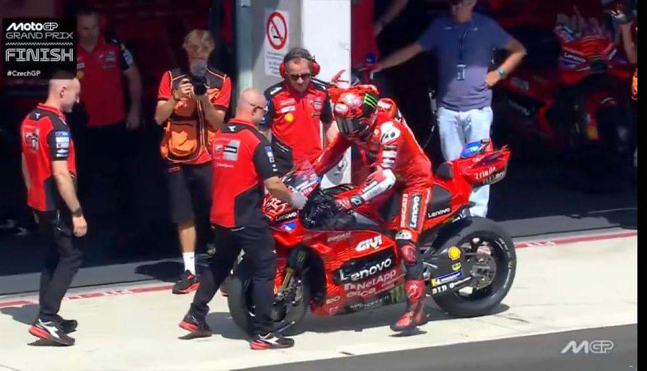 Pecco Bagnaia Gagal Total di Brno Gara-Gara Warning Tekanan Ban Palsu, Ducati Minta Maaf