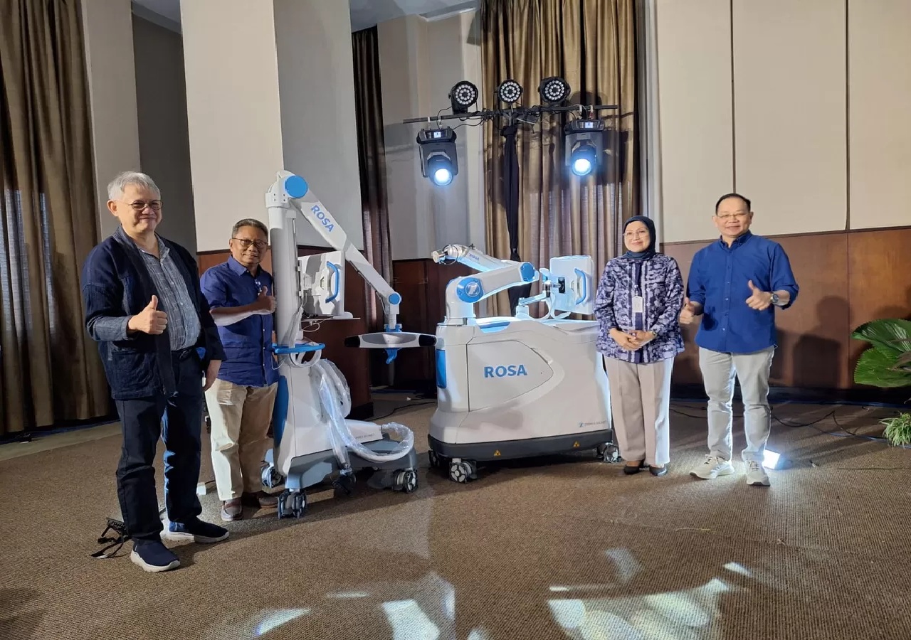 Operasi Lutut Makin Canggih! RS Premier Bintaro Perkenalkan ROSA® Robotic Surgical Assistant