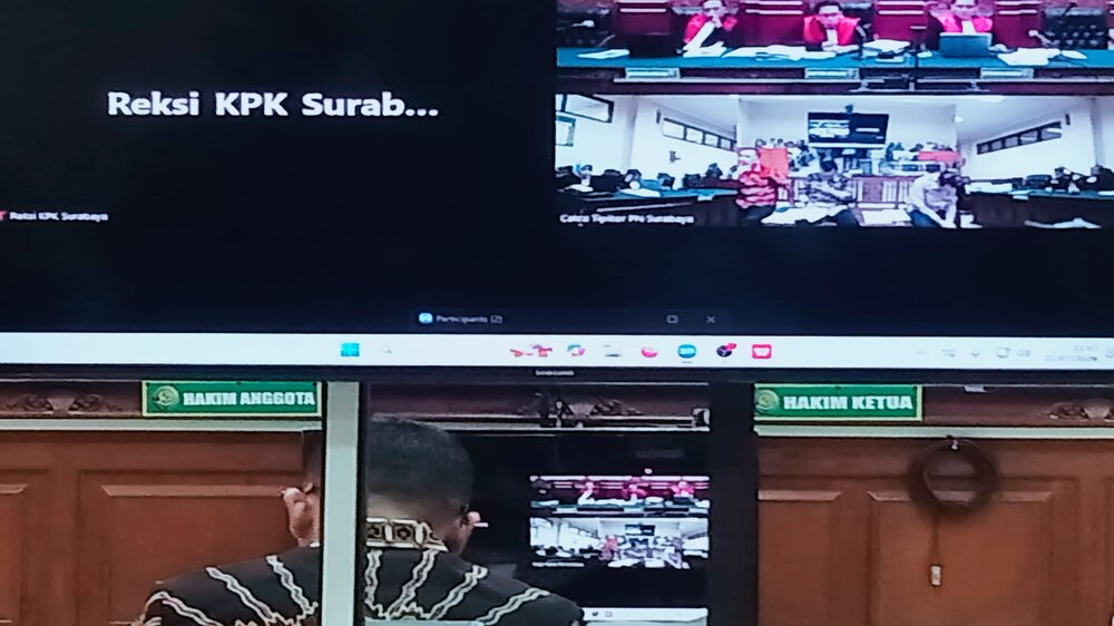Sugiri Sancoko Baca  Pleidoi sambil Menangis 